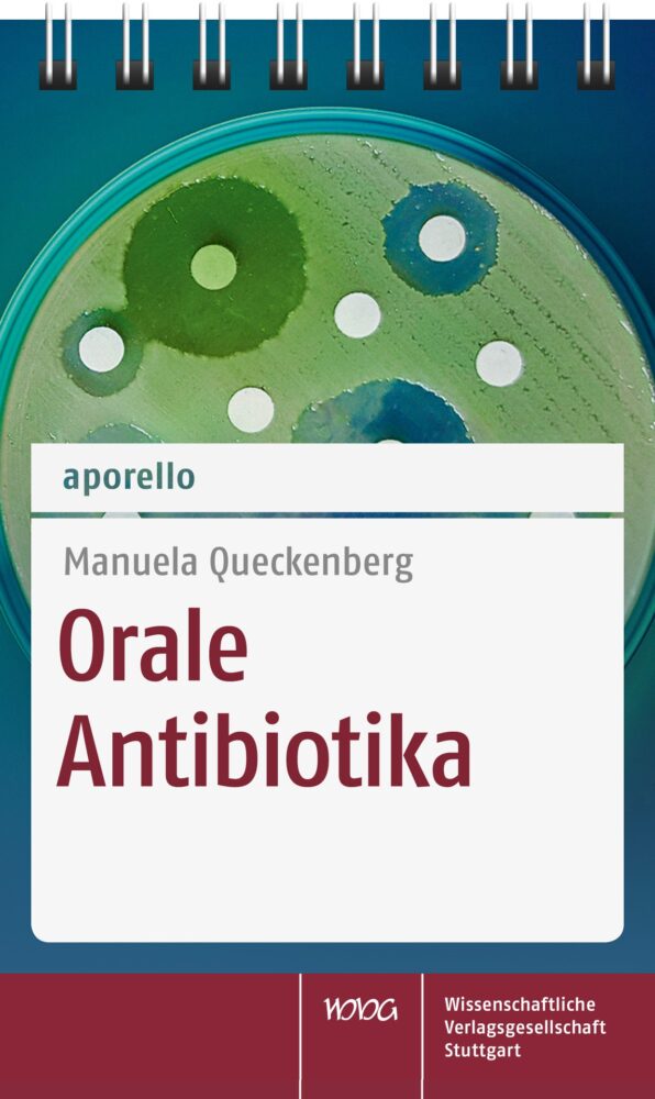 Ringgebundenes Fachbuch mit dem Titel Orale Antibiotika von Manuela Queckenberg und Bild einer Agarplatte mit Hemmhöfen auf dem Cover